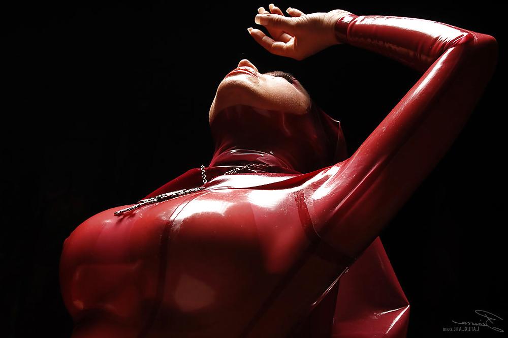 25P Red rubber nun