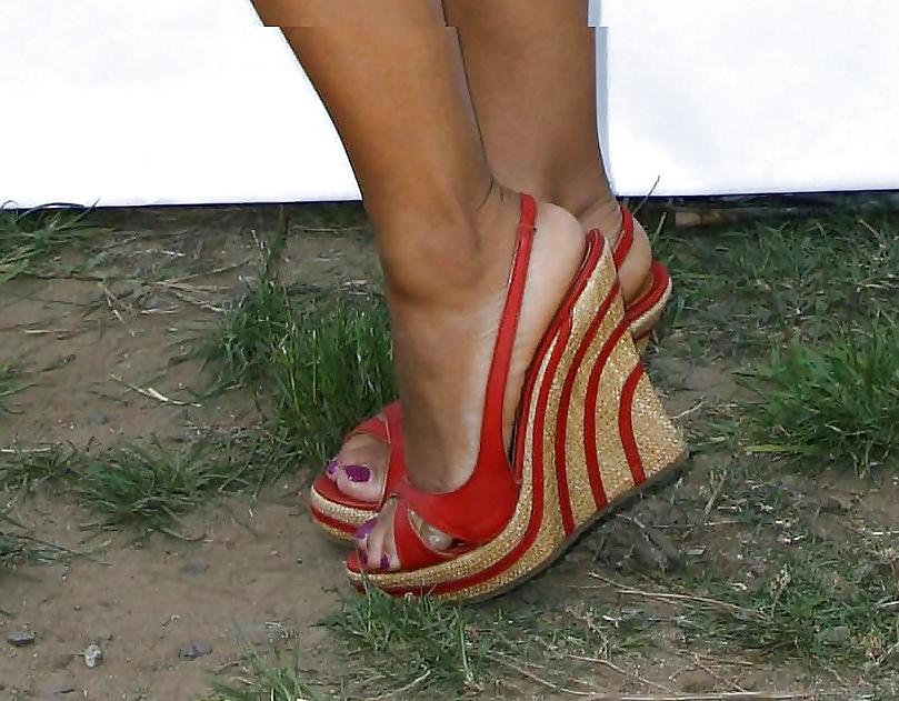 25P Nothing but sexy feet