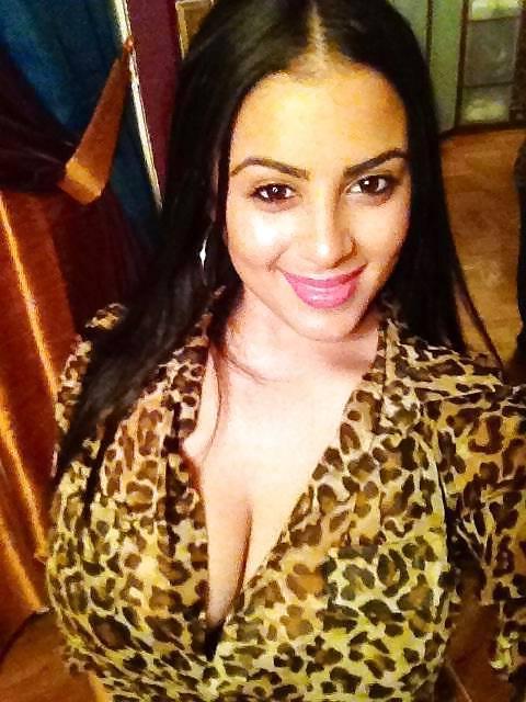 25P Sexy Latina NN