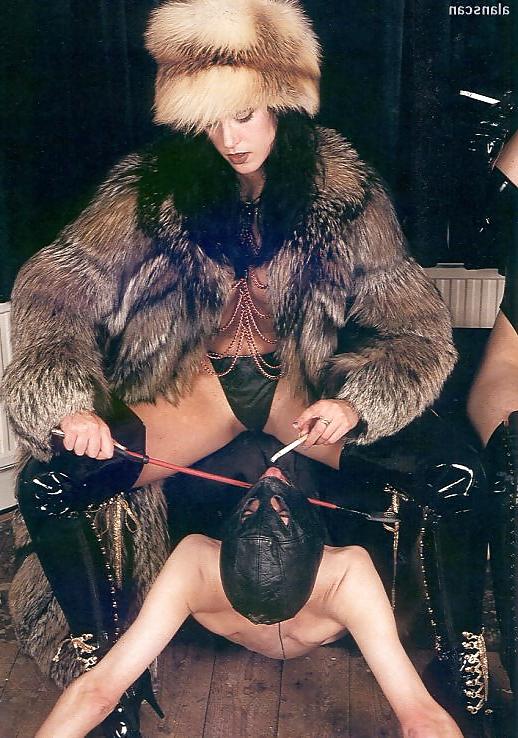 25P Smoking femdom