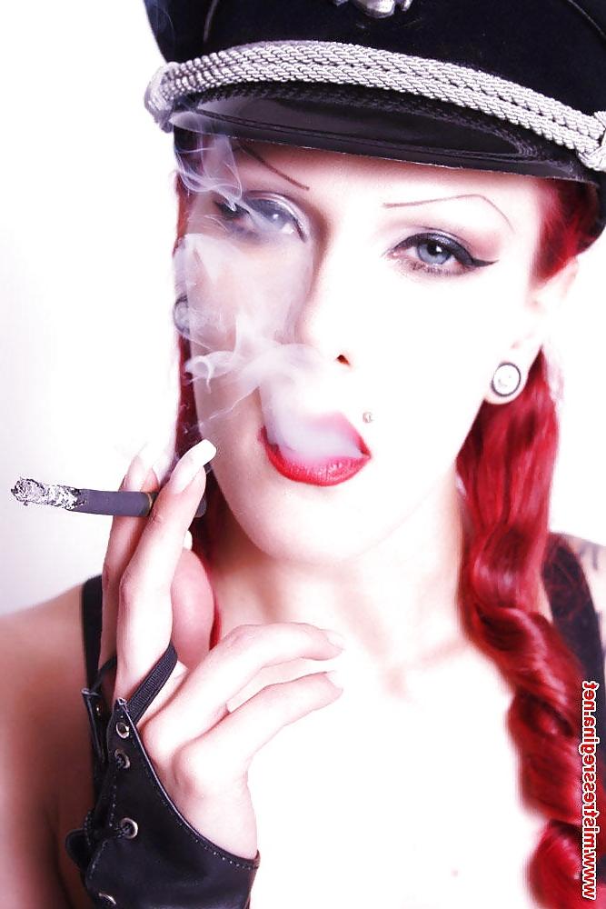 25P Smoking femdom