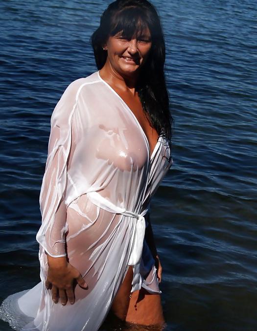10P Mature nudist wife
