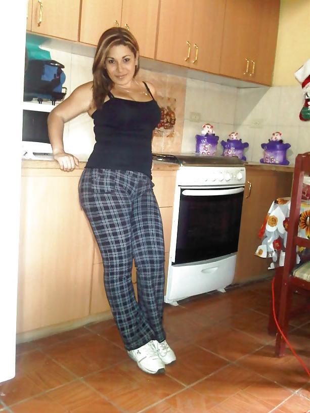 25P Yummy latina milf