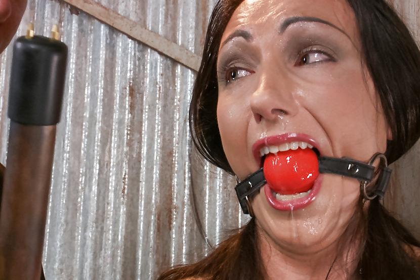 25P BDSM Submission 06