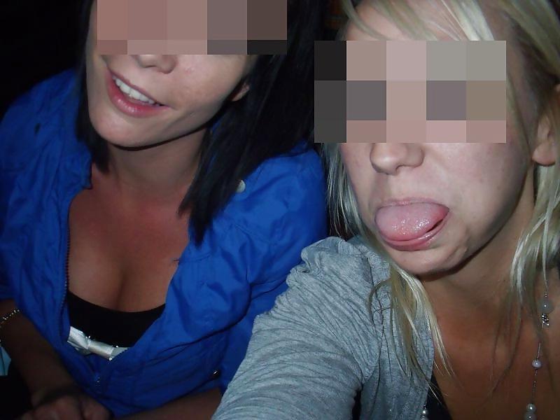 25P Used panties best friends night out in night club toilets