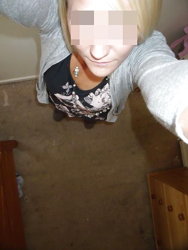 25P Used panties best friends night out in night club toilets