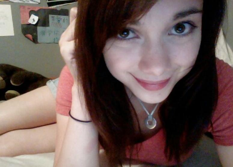 9P Webcam teen hottie