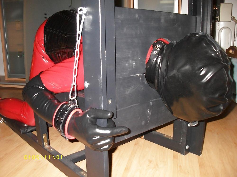 25P Latex und Bondage 2