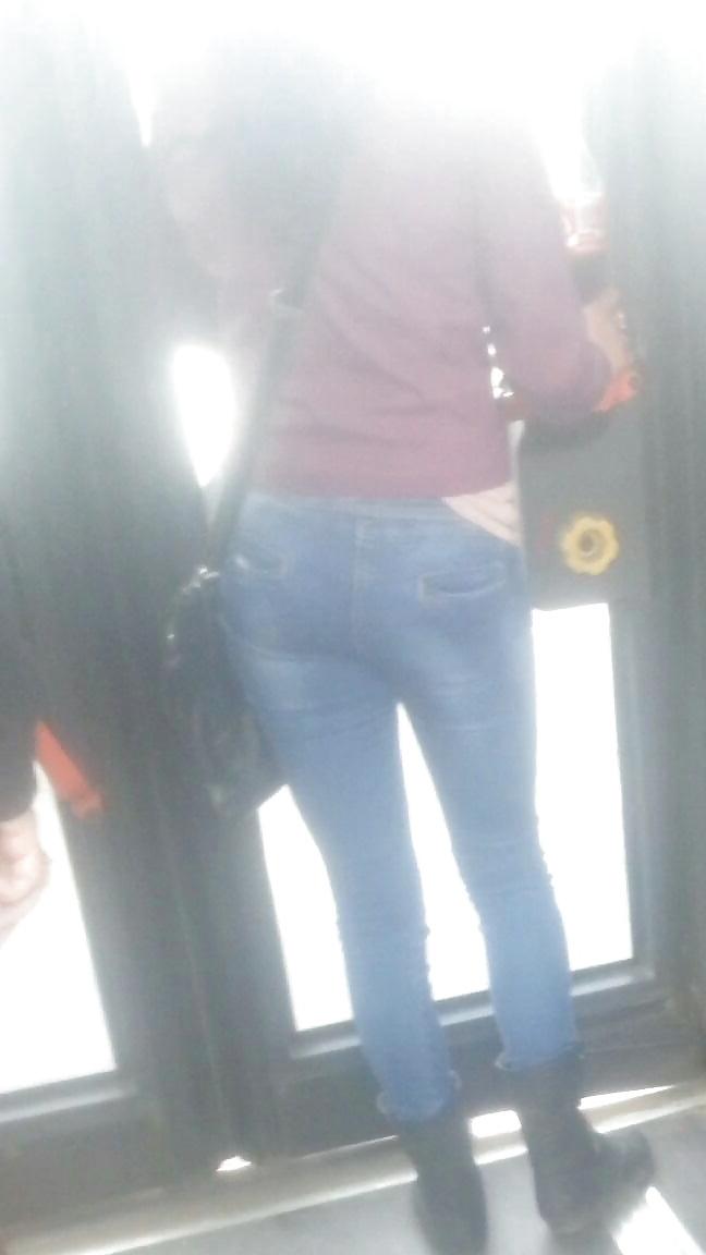 8P Spy ass gipsy in bus romanian