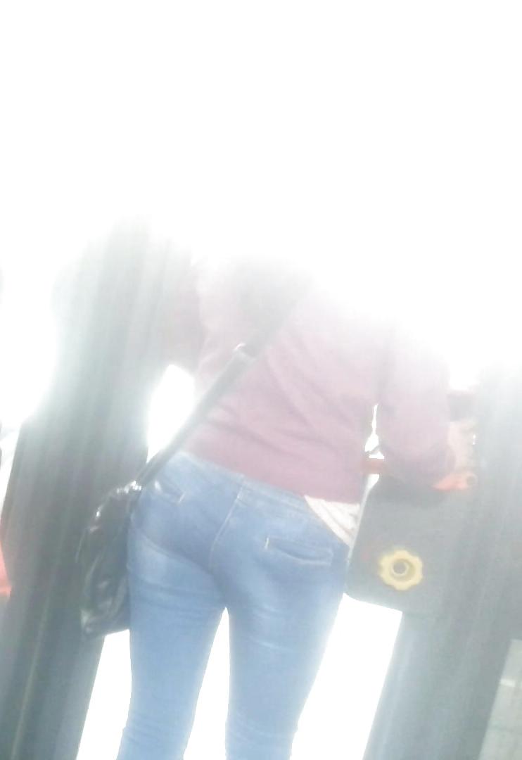 8P Spy ass gipsy in bus romanian