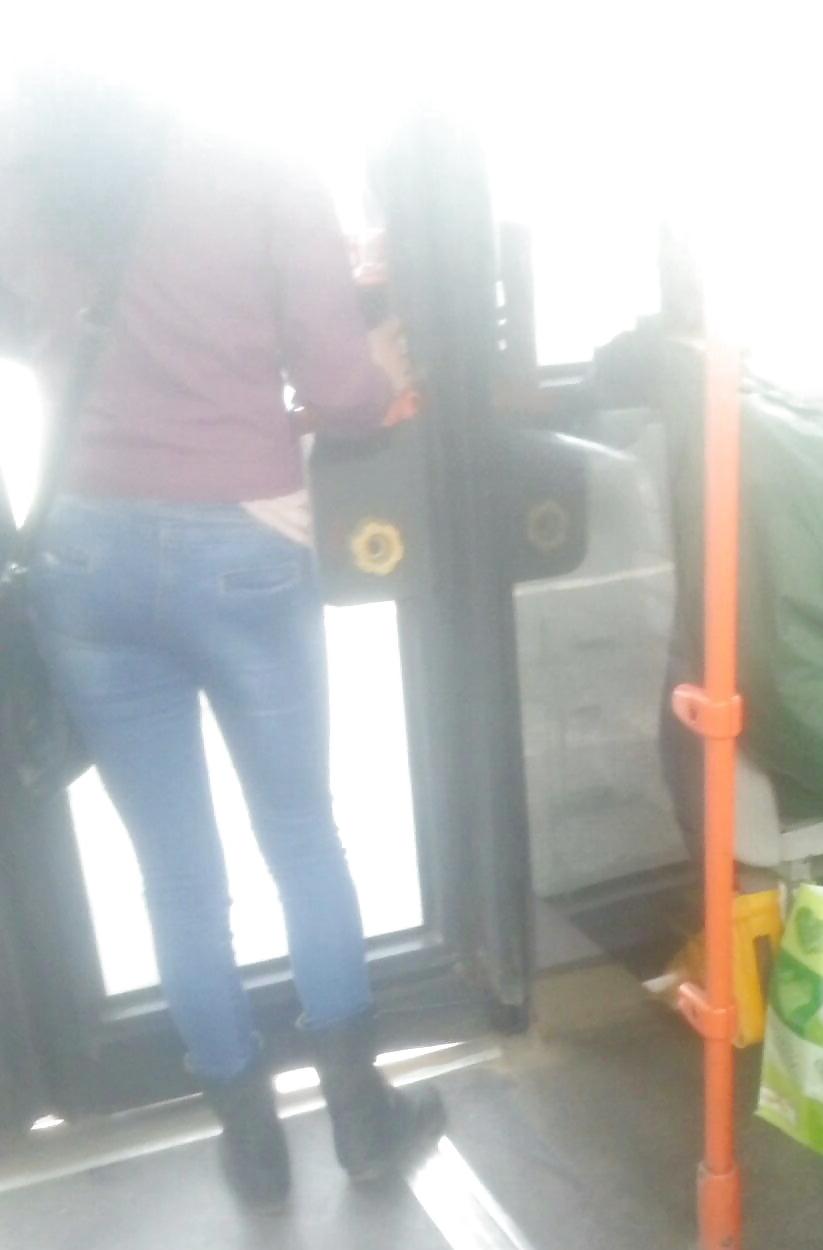 8P Spy ass gipsy in bus romanian