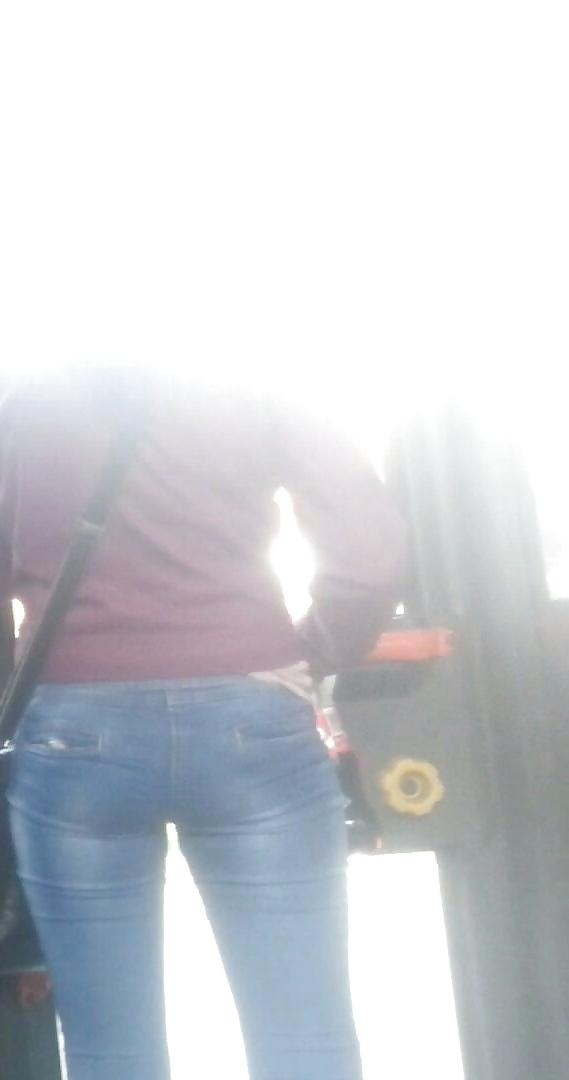 8P Spy ass gipsy in bus romanian