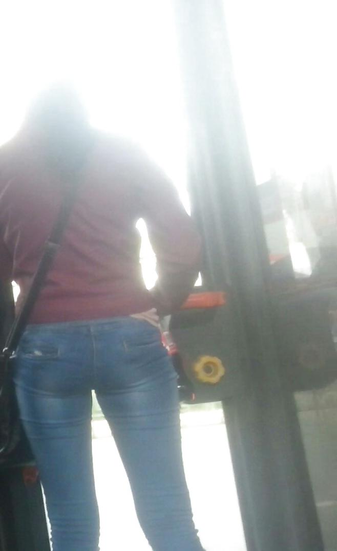 8P Spy ass gipsy in bus romanian