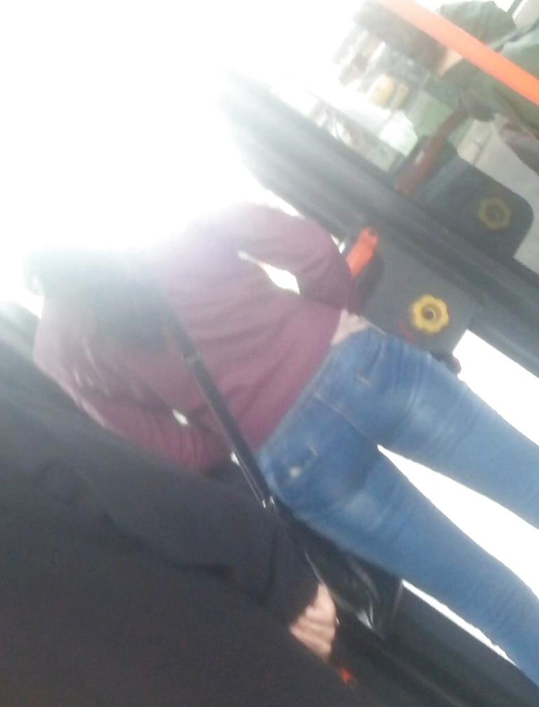 8P Spy ass gipsy in bus romanian