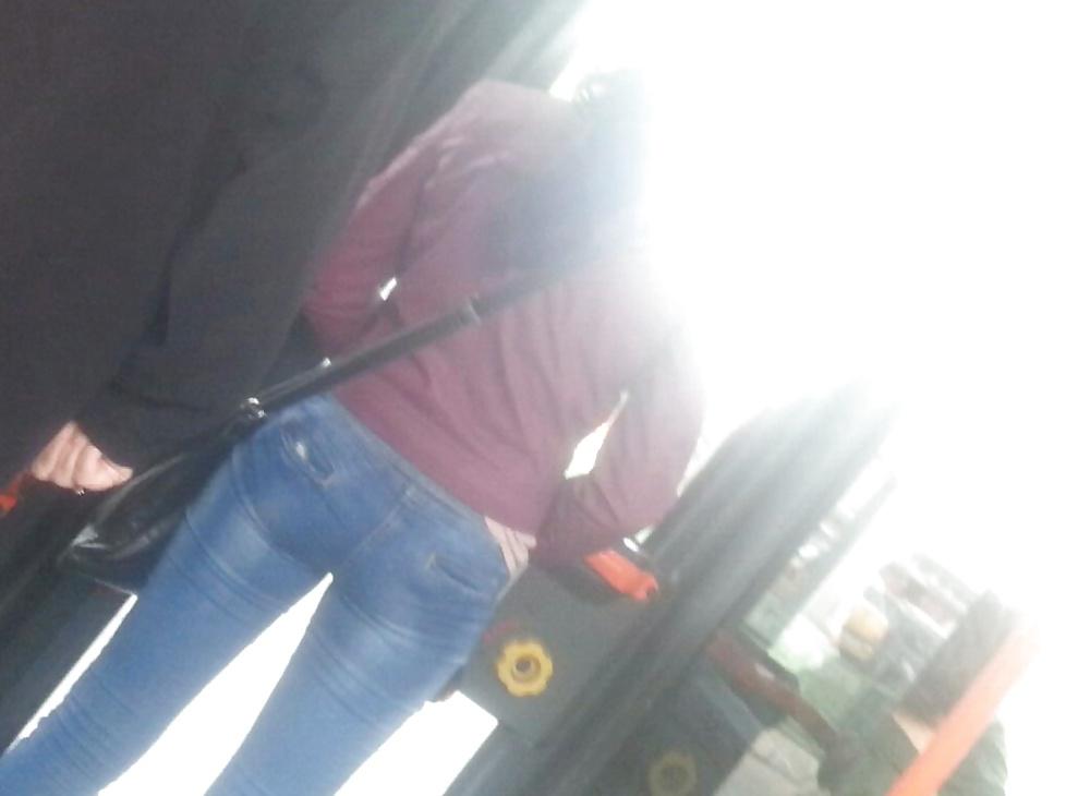 8P Spy ass gipsy in bus romanian