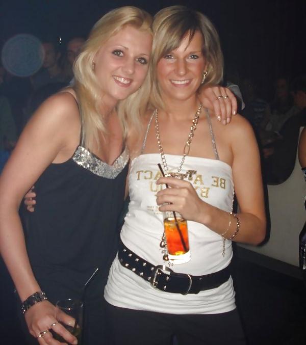 8P Mee in party club dance in sexy clothes