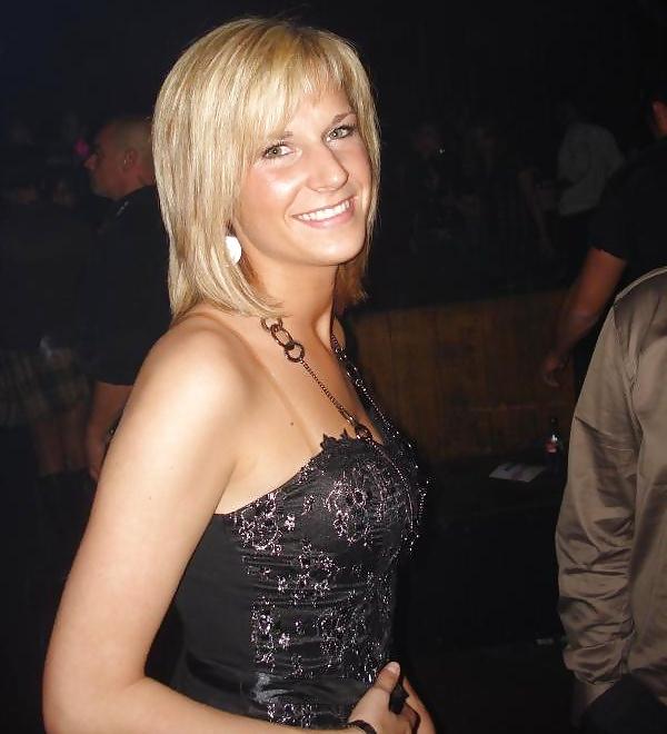 8P Mee in party club dance in sexy clothes