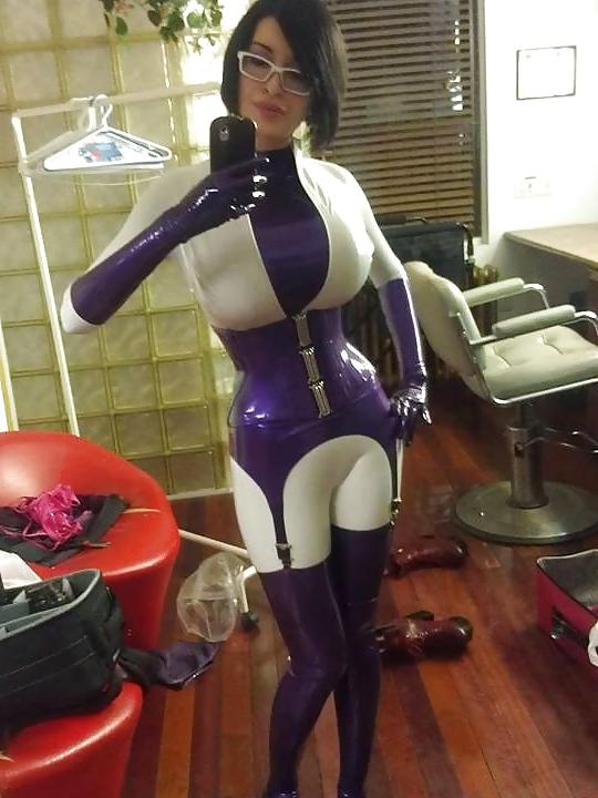 25P Women in Latex Stockings