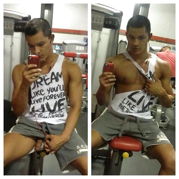 25P Selfies in the gym