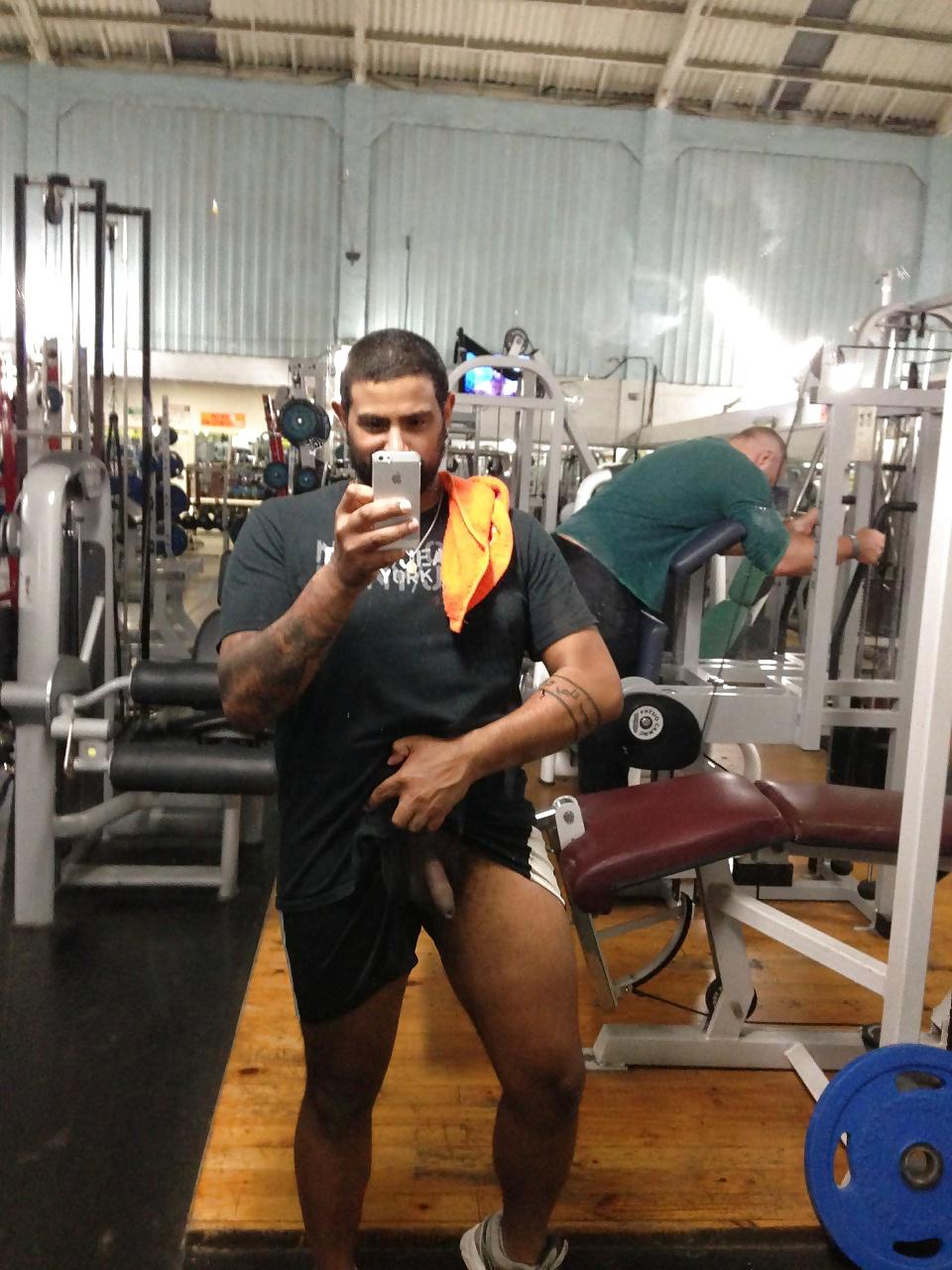 25P Selfies in the gym