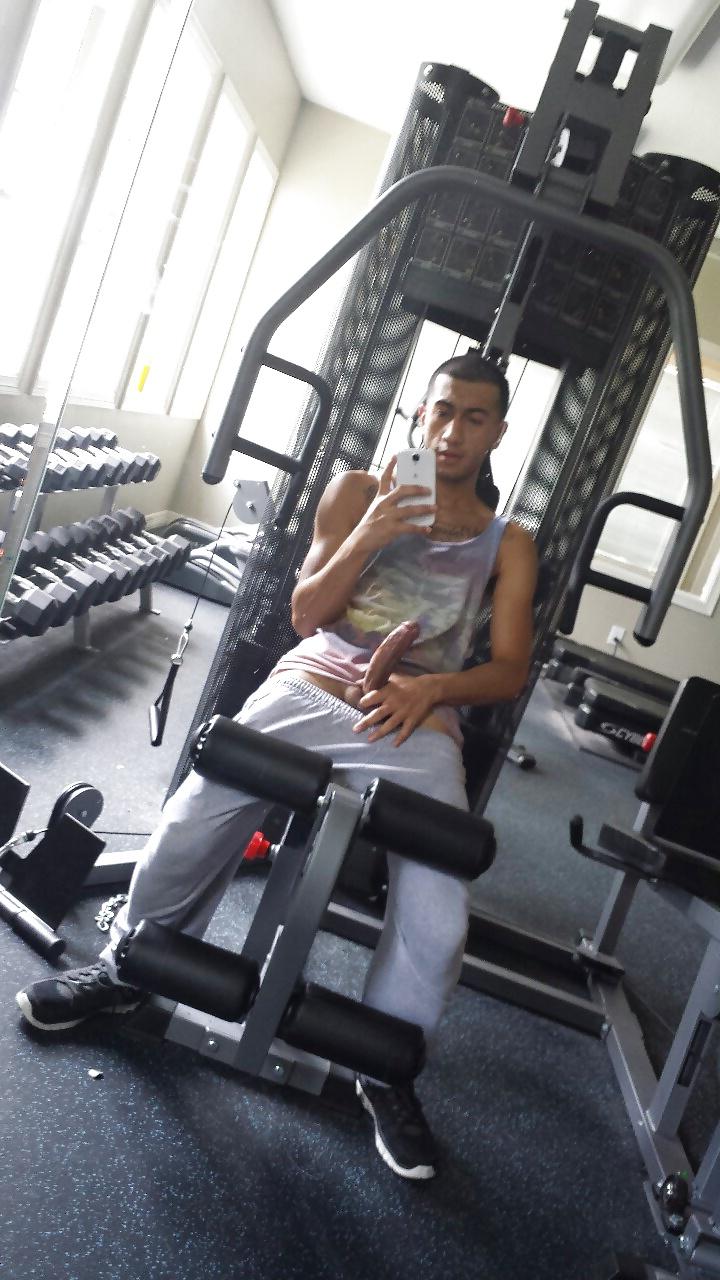 25P Selfies in the gym