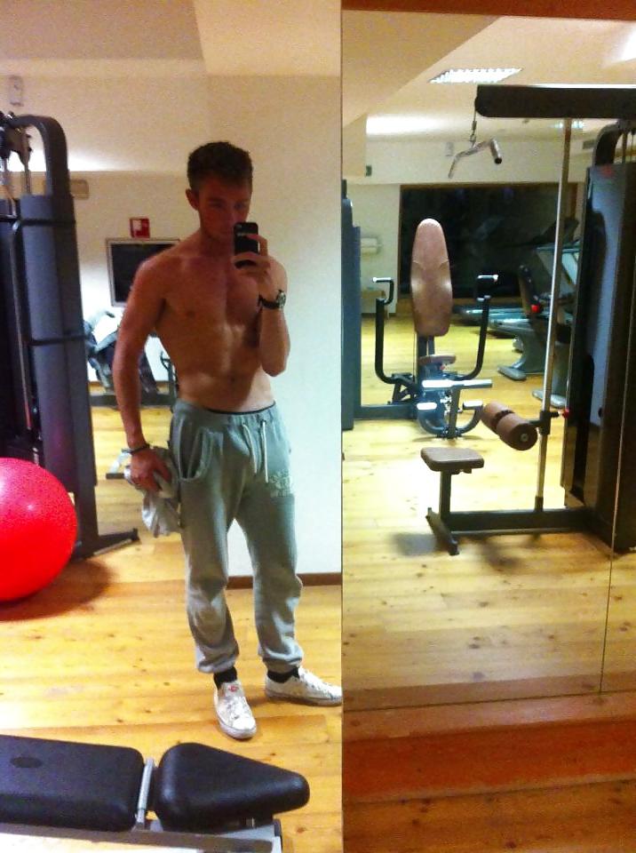 25P Selfies in the gym