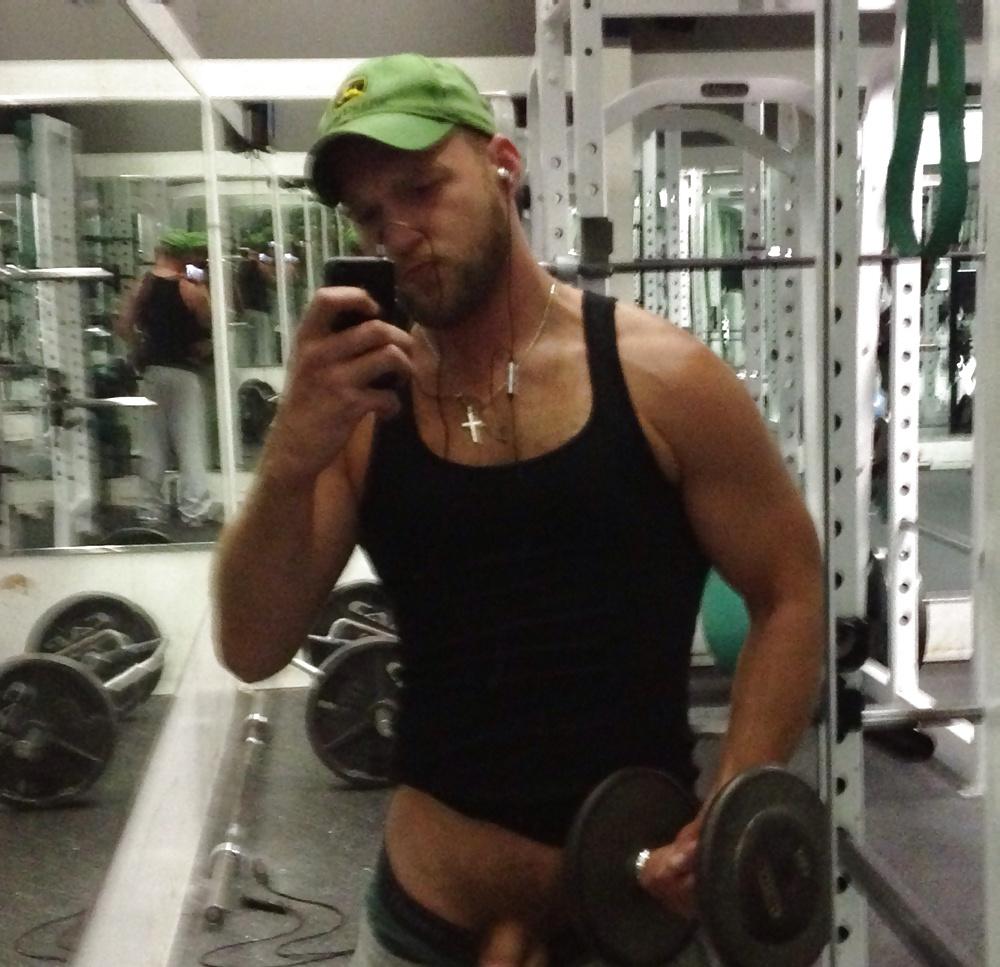 25P Selfies in the gym