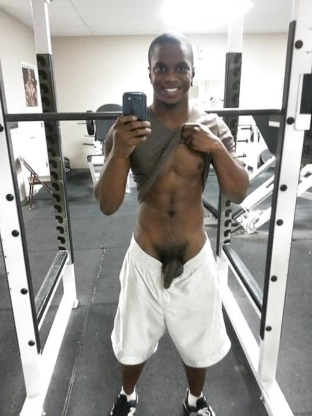 25P Selfies in the gym