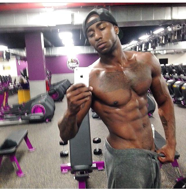 25P Selfies in the gym