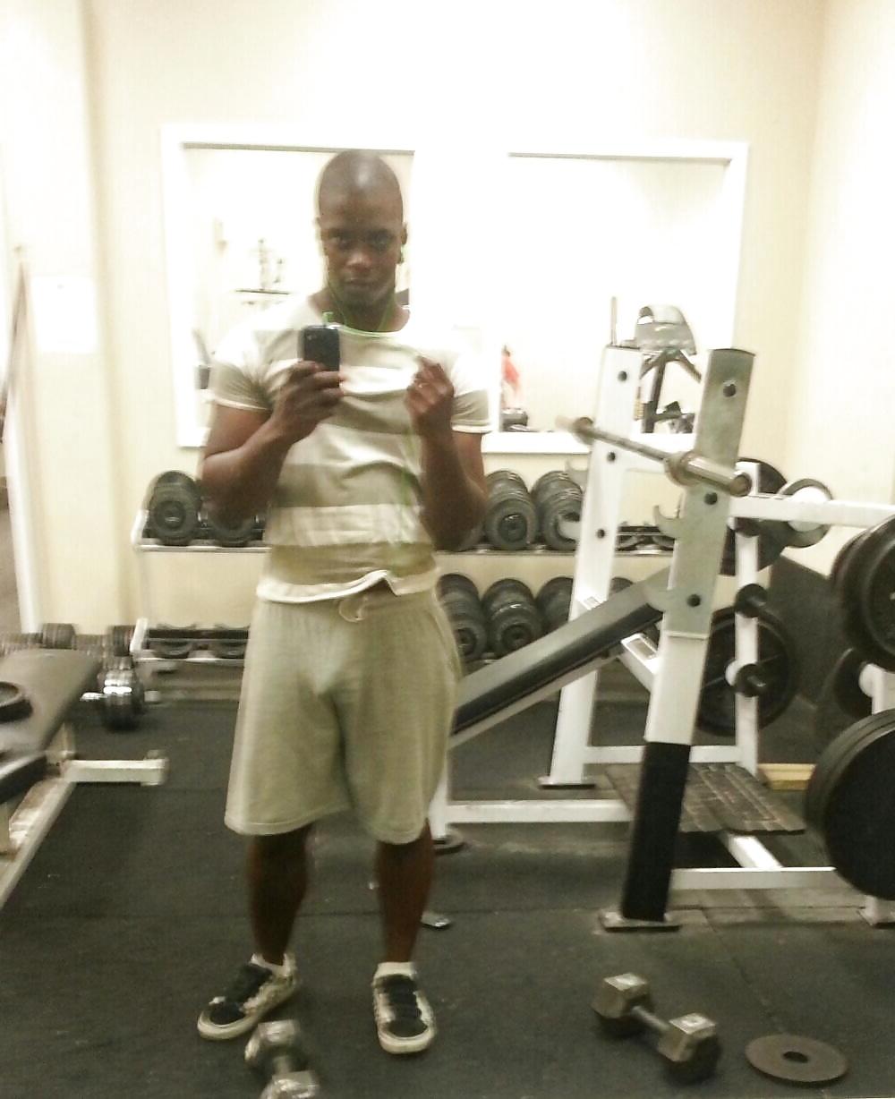 25P Selfies in the gym