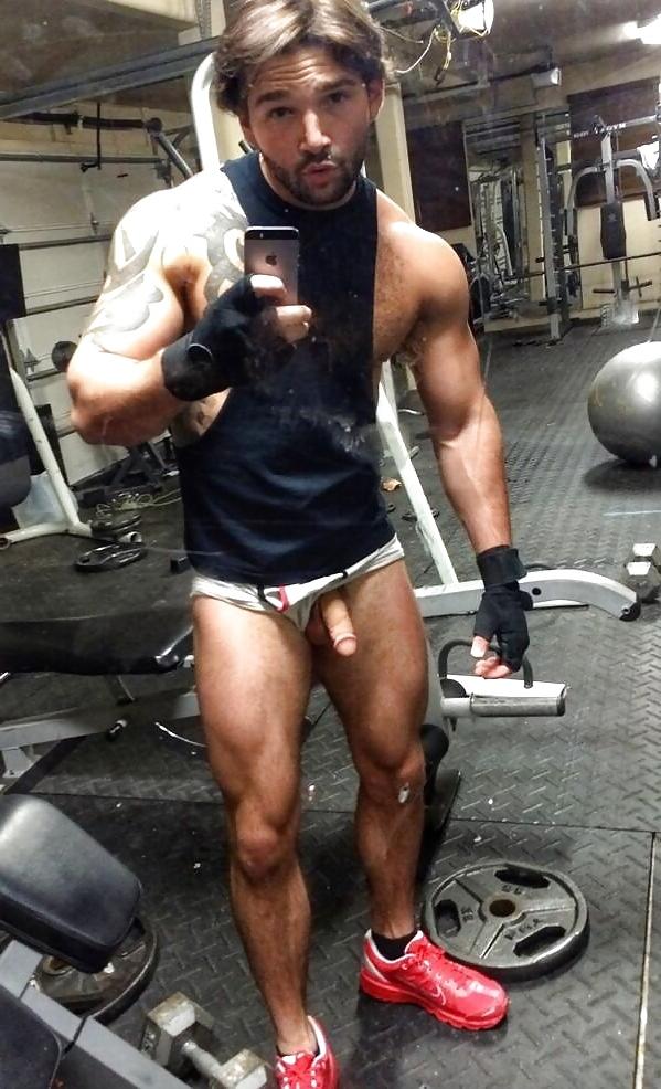 25P Selfies in the gym
