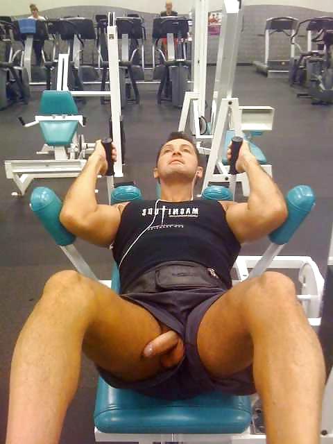 25P Selfies in the gym