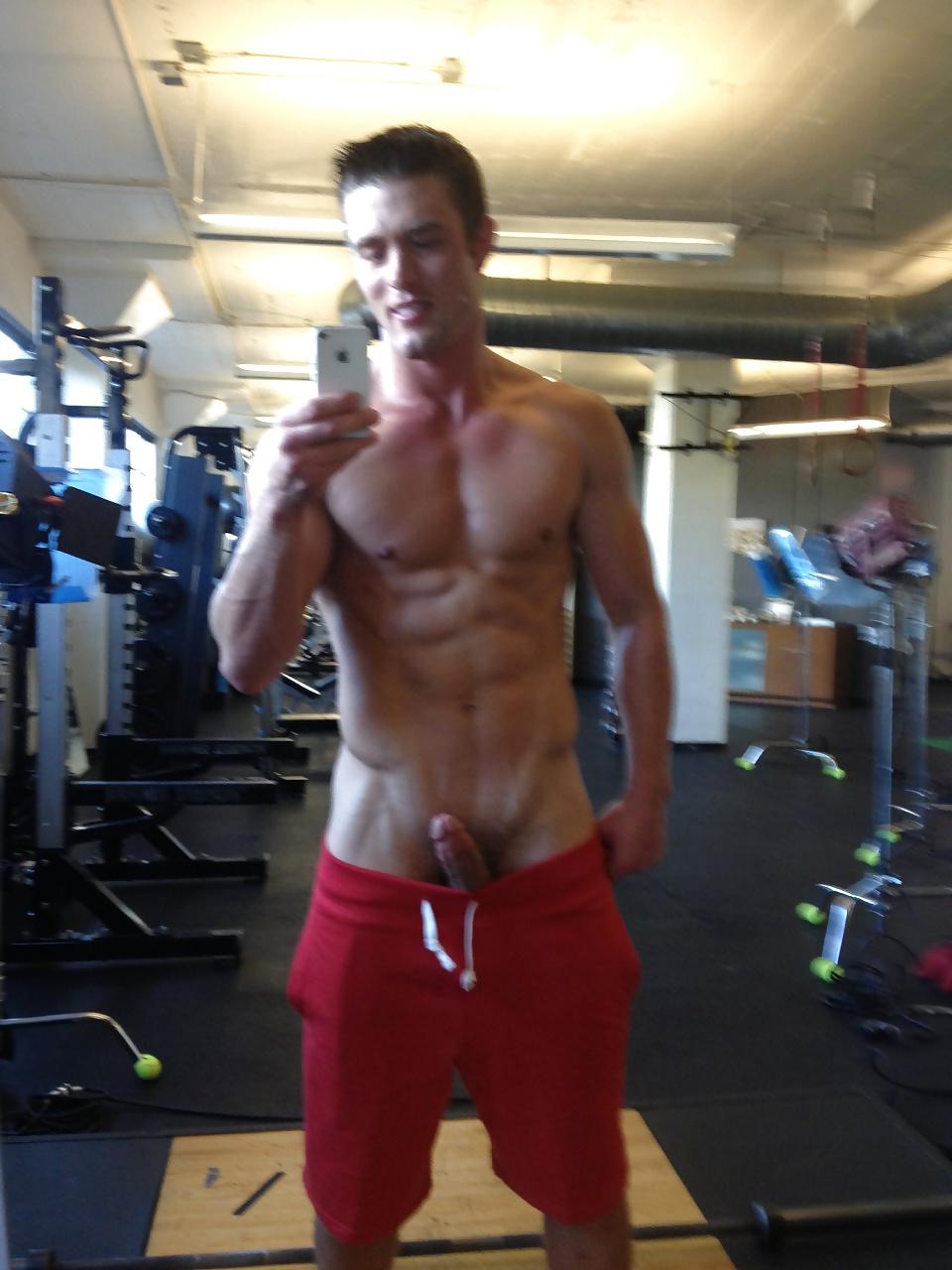 25P Selfies in the gym