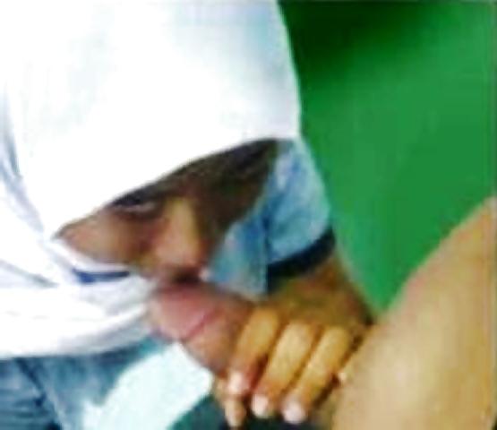 4P Tudung Putih Tee Isap