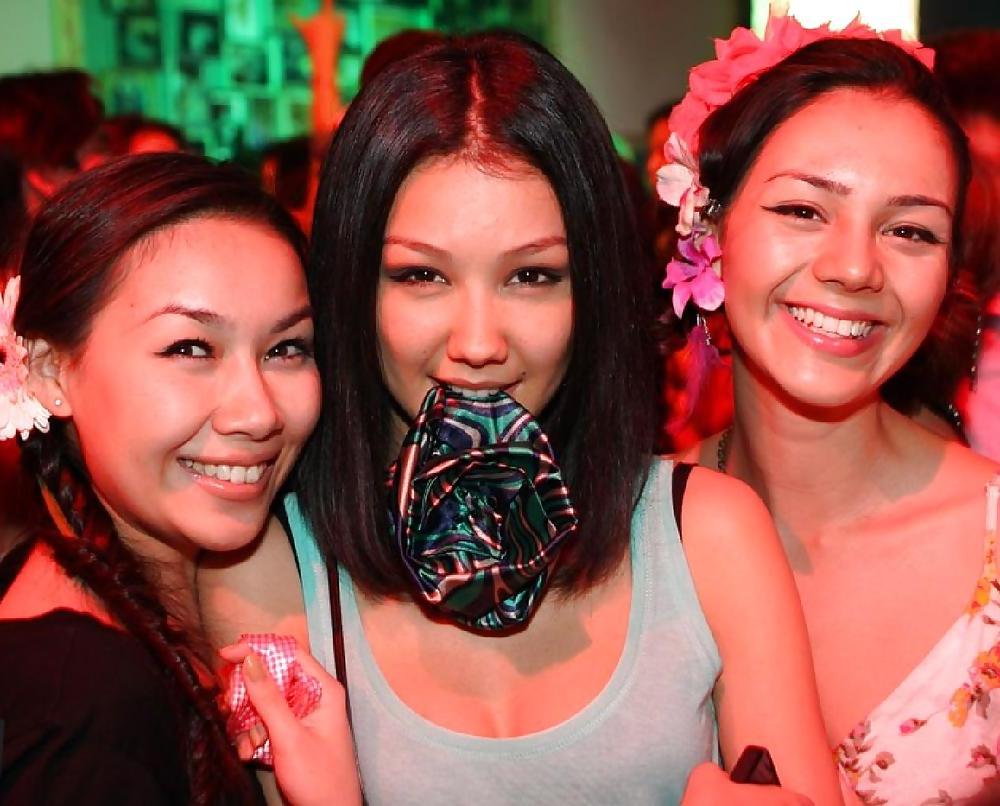 12P Kazakh girls party