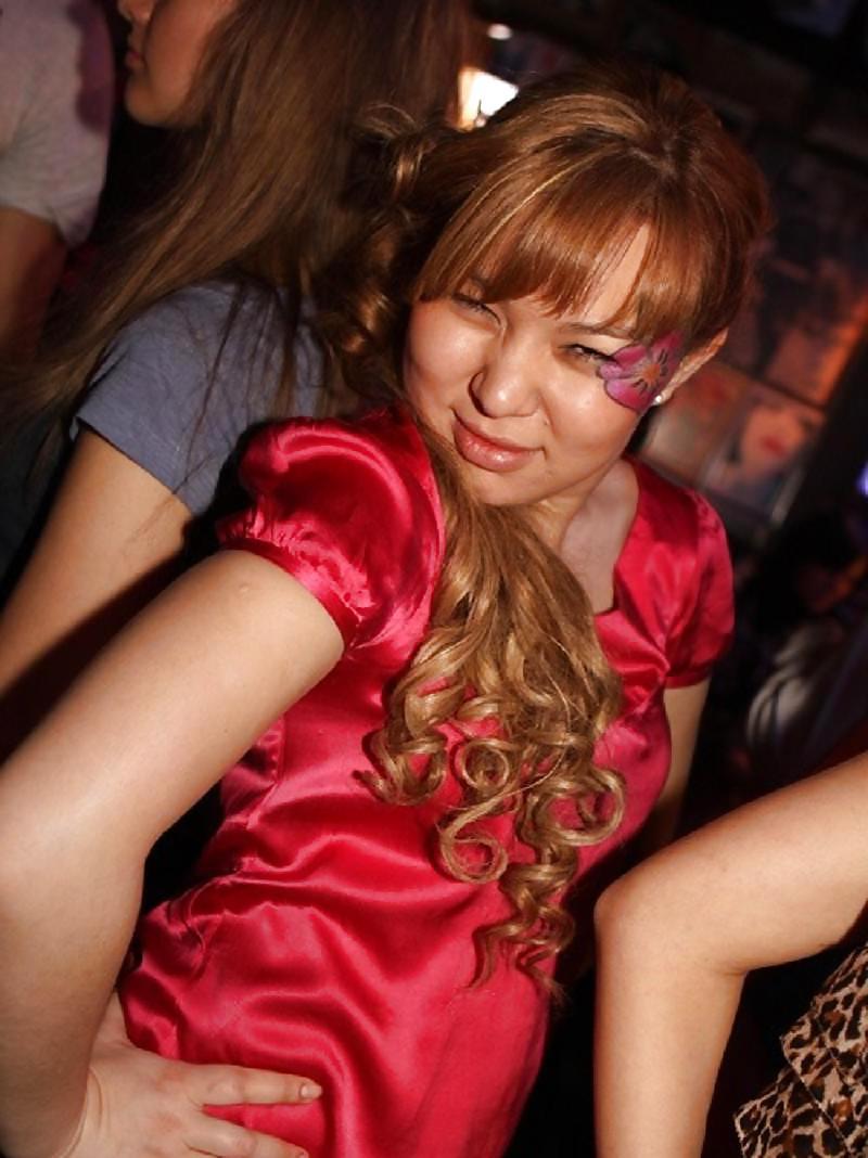 12P Kazakh girls party