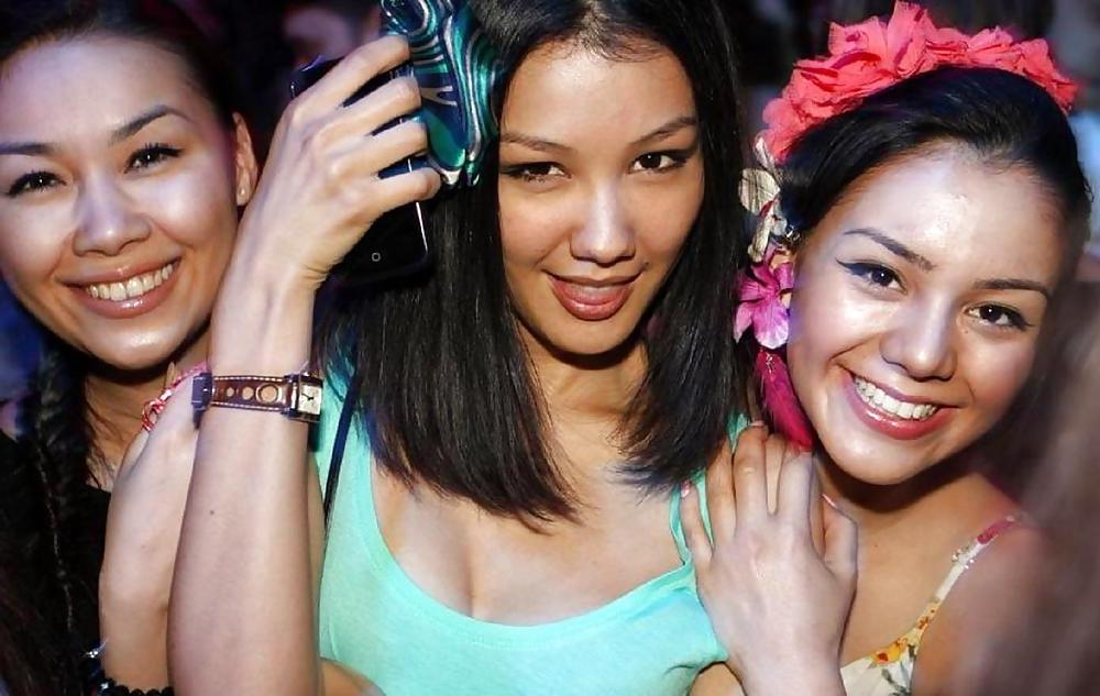 12P Kazakh girls party