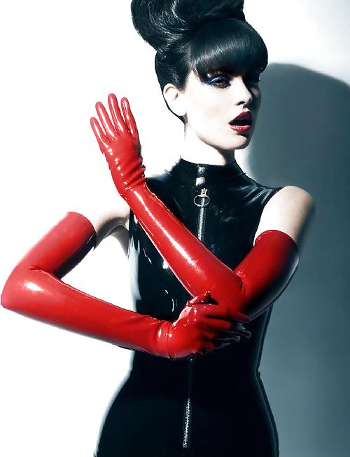 9P Latex, cuir, etc...