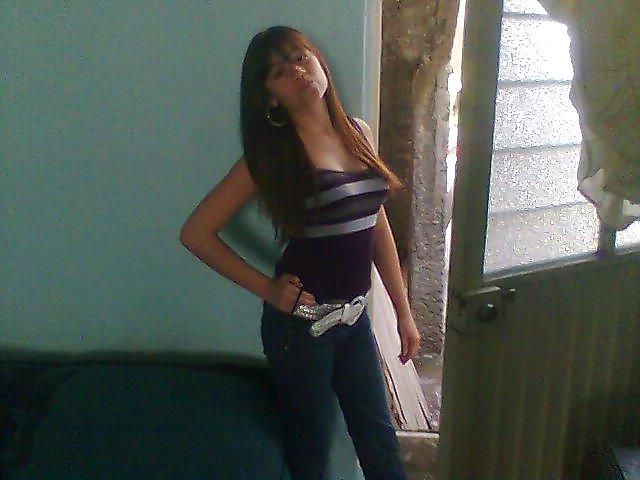 24P Woow que culazos de la School =D (todas de 18) :P