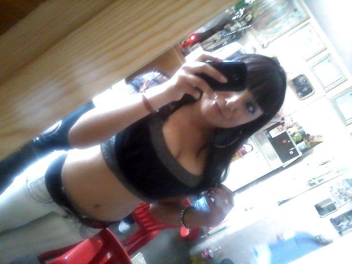 24P Woow que culazos de la School =D (todas de 18) :P
