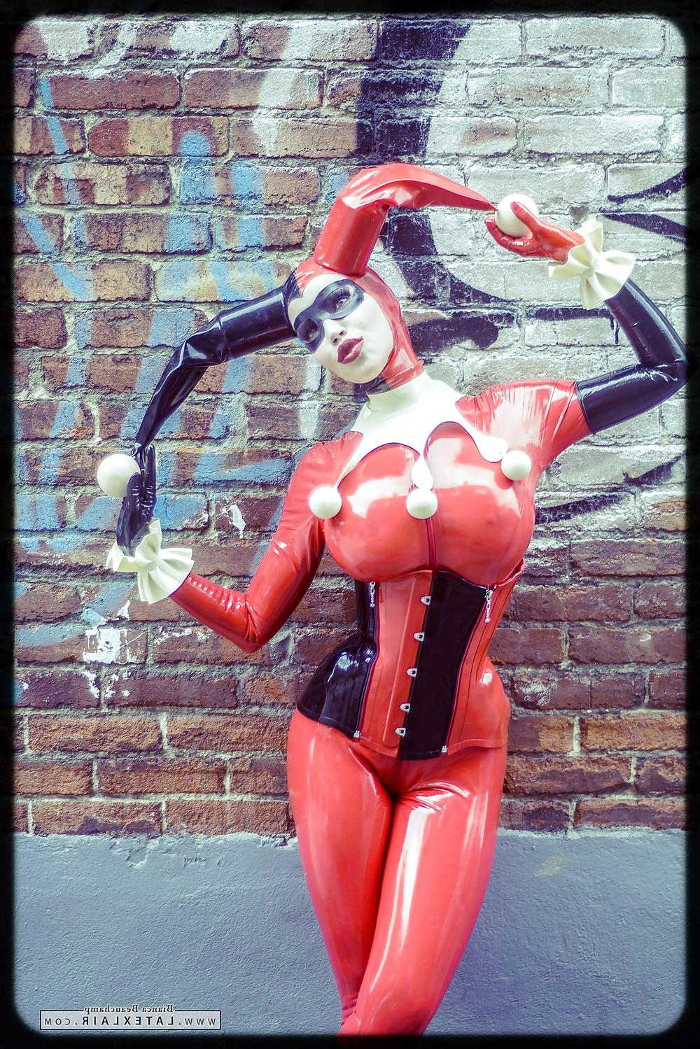 20P Latex Harley Quinn