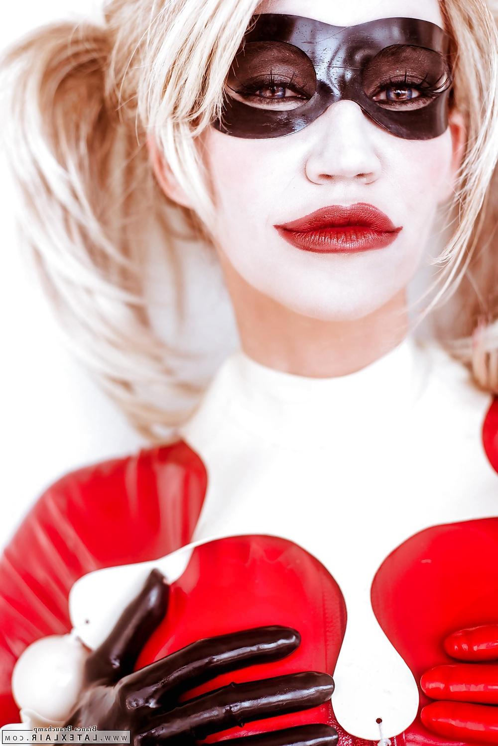 20P Latex Harley Quinn