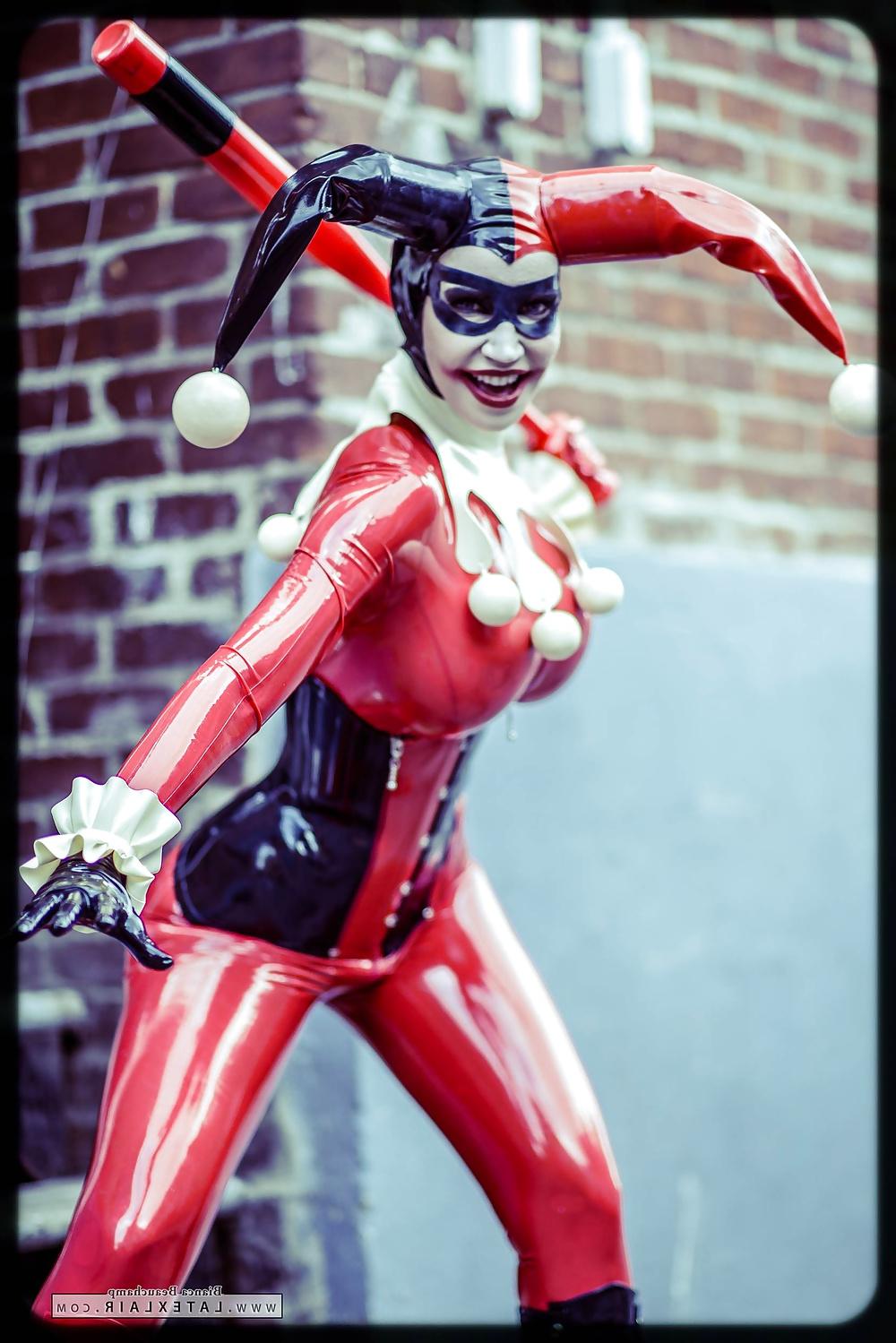 20P Latex Harley Quinn