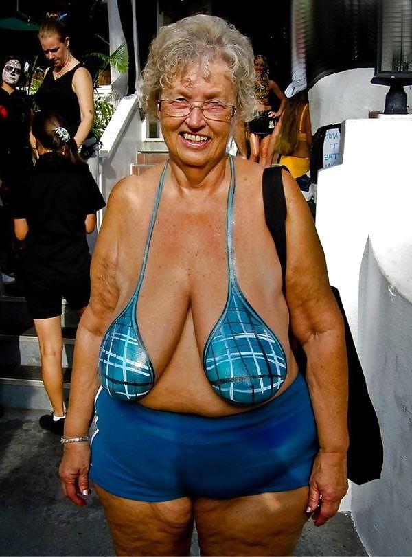 25P Saggy Tits Mature