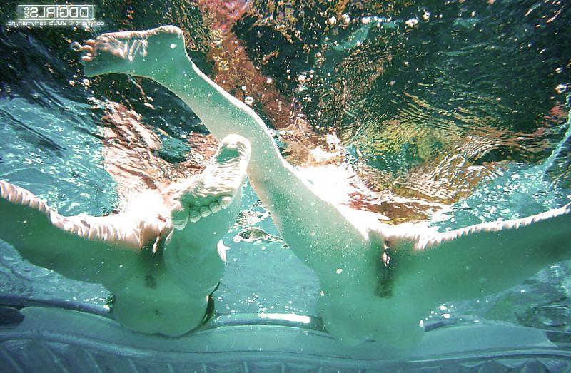 14P Underwater - Lesbian