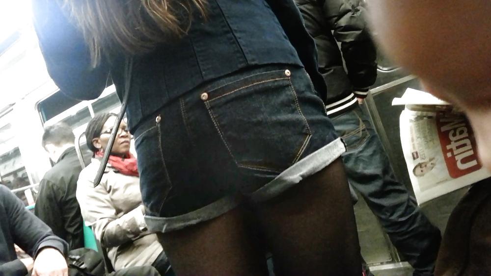 20P Under the skirt Sous la Jupe