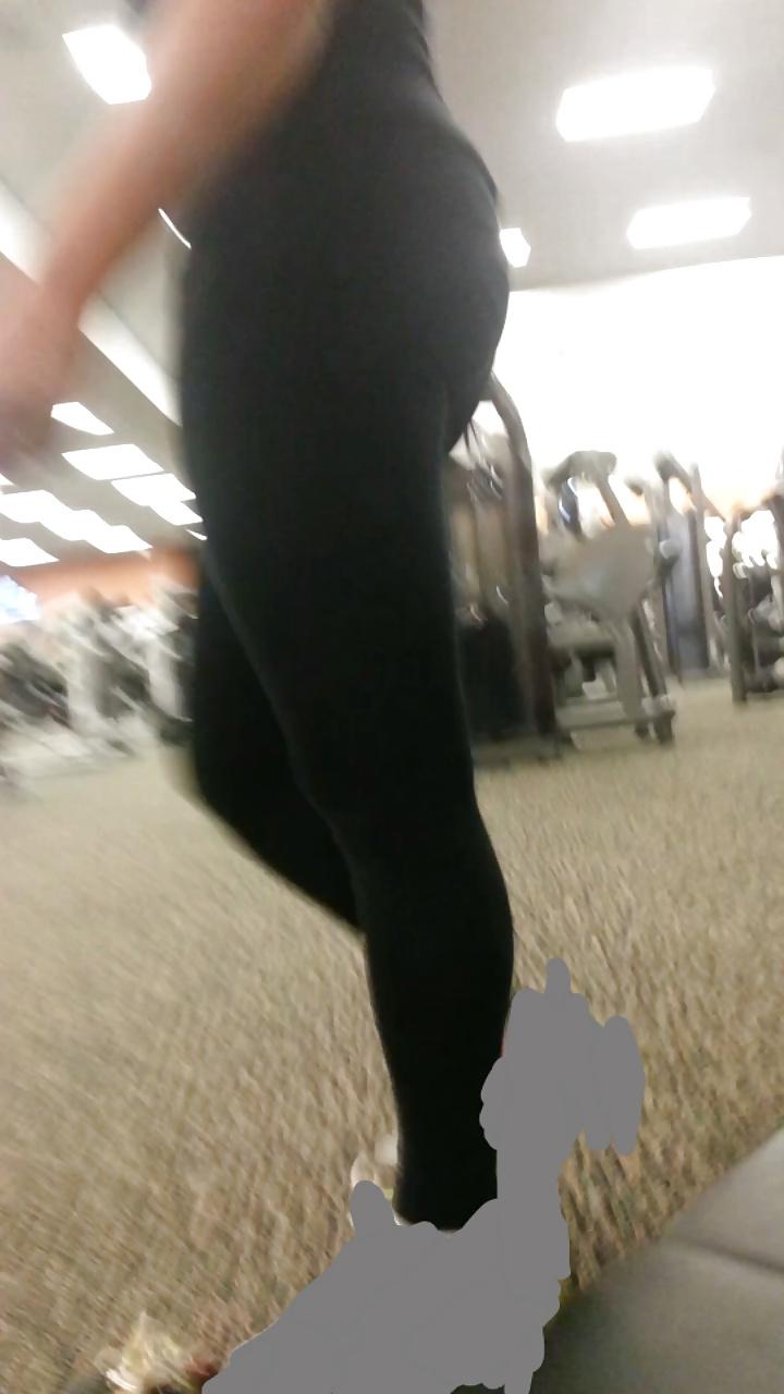 6P Wife working at the gym