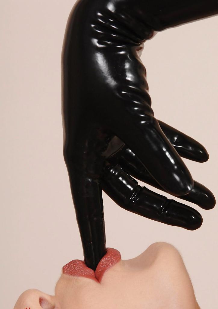 25P LATEXBABYS 08