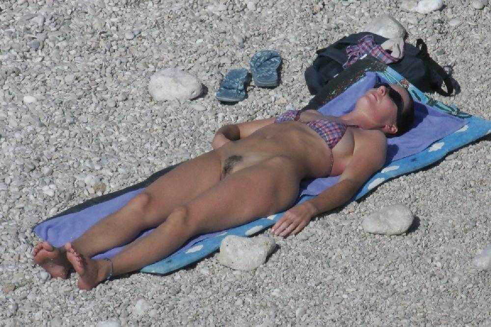 25P Bottomless and Hairy Sunbathing
