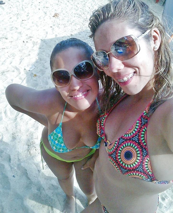 25P AMIGAS LATINAS CALIENTES